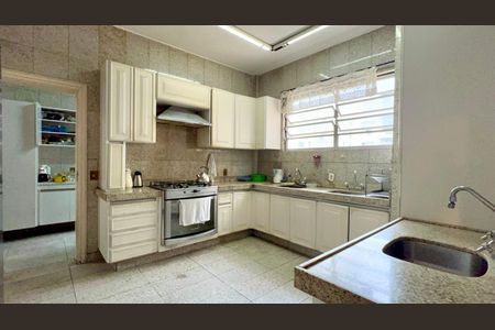 Apartamento para alugar com 330m², 3 quartos e 3 vagasCopa
