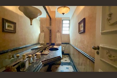 Apartamento para alugar com 330m², 3 quartos e 3 vagasLavabo