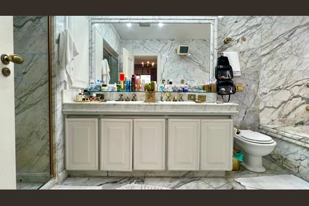 Apartamento para alugar com 330m², 3 quartos e 3 vagasBanheiro da Suíte 2