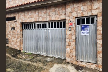 Casa para alugar com 100m², 2 quartos e 1 vaga Casa para alugar com 100m², 2 quartos e 1 vagaFachada