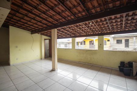 Casa para alugar com 100m², 2 quartos e 1 vaga Casa para alugar com 100m², 2 quartos e 1 vagaVaranda