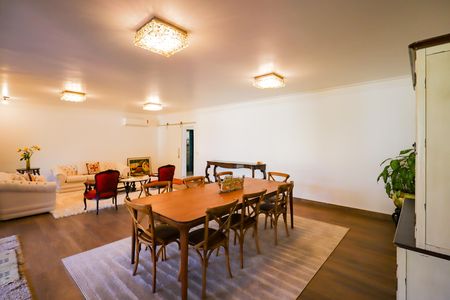 Casa para alugar com 560m², 3 quartos e 2 vagasSala