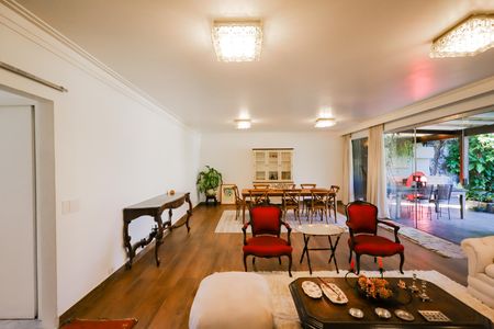 Casa para alugar com 560m², 3 quartos e 2 vagasSala