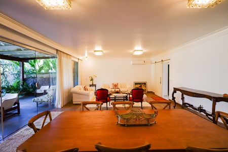 Casa para alugar com 560m², 3 quartos e 2 vagasSala