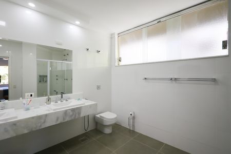 Casa para alugar com 560m², 3 quartos e 2 vagasBanheiro Suíte
