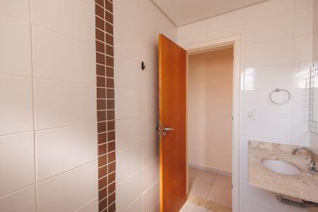 Apartamento para alugar com 72m², 2 quartos e 1 vaga Apartamento para alugar com 72m², 2 quartos e 1 vagaBanheiro Corredor
