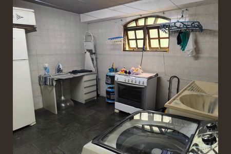 Casa à venda com 4 quartos, 350m² em Vila Vitorio Mazzei, São Paulo