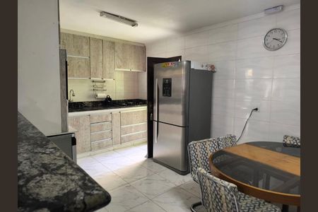 Casa à venda com 4 quartos, 350m² em Vila Vitorio Mazzei, São Paulo