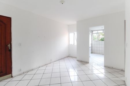 Sala de apartamento para alugar com 2 quartos, 50m² em Jardim Mirai, Itaquaquecetuba