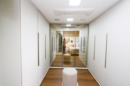 Apartamento à venda com 130m², 4 quartos e 4 vagasCloset da suíte