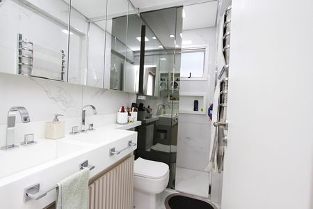 Apartamento à venda com 130m², 4 quartos e 4 vagasBanheiro da Suíte