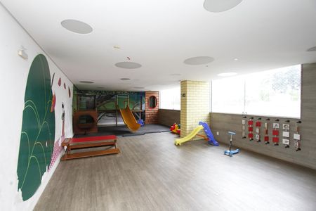 Apartamento à venda com 130m², 4 quartos e 4 vagasBrinquedoteca