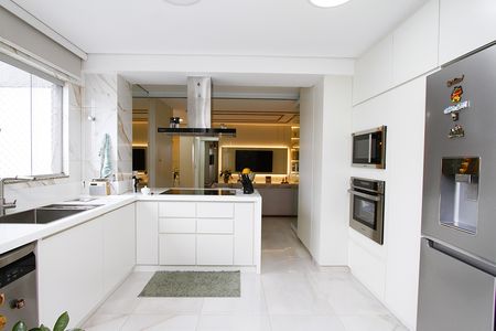 Apartamento à venda com 130m², 4 quartos e 4 vagasCozinha