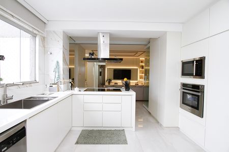 Apartamento à venda com 130m², 4 quartos e 4 vagasCozinha