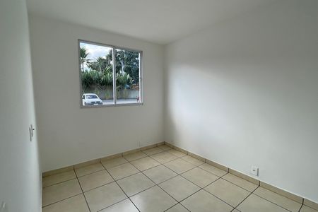 Quarto 2 de apartamento para alugar com 2 quartos, 46m² em Mantiquira, Duque de Caxias