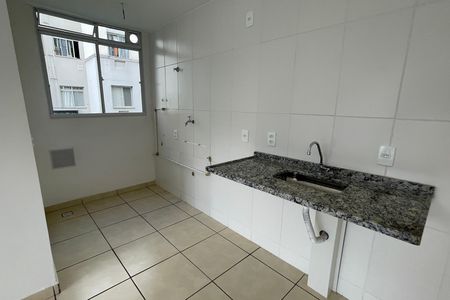 Cozinha de apartamento para alugar com 2 quartos, 46m² em Mantiquira, Duque de Caxias