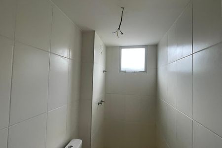 Banheiro de apartamento para alugar com 2 quartos, 46m² em Mantiquira, Duque de Caxias