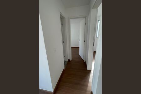 Corredor de apartamento para alugar com 2 quartos, 46m² em Mantiquira, Duque de Caxias
