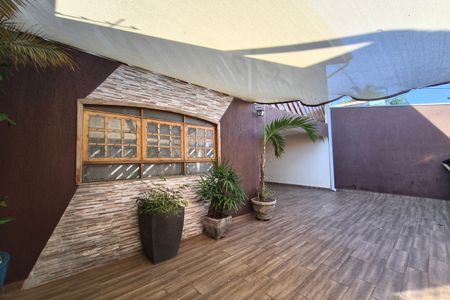 Casa para alugar com 160m², 3 quartos e 2 vagasQuintal - Garagem