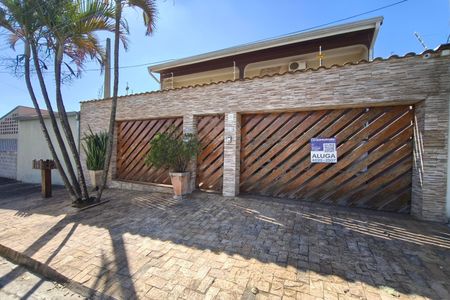 Casa para alugar com 160m², 3 quartos e 2 vagasFachada