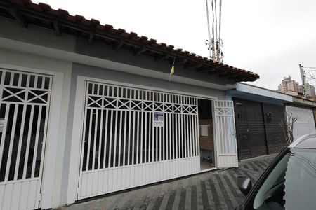 Casa para alugar com 130m², 2 quartos e 2 vagasFachada