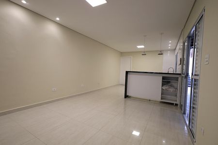 Casa para alugar com 130m², 2 quartos e 2 vagasSala