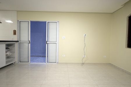 Casa para alugar com 130m², 2 quartos e 2 vagasSala