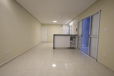Casa para alugar com 130m², 2 quartos e 2 vagasSala
