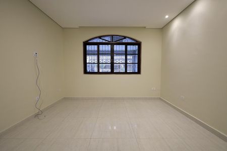 Casa para alugar com 130m², 2 quartos e 2 vagasSala