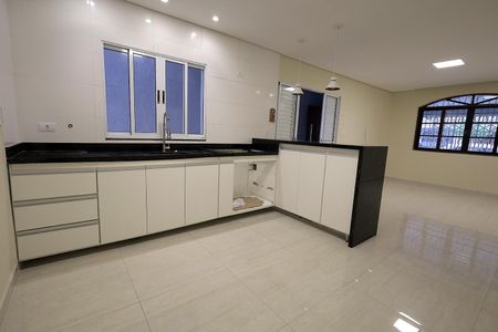 Casa para alugar com 130m², 2 quartos e 2 vagasCozinha