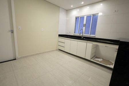 Casa para alugar com 130m², 2 quartos e 2 vagasCozinha