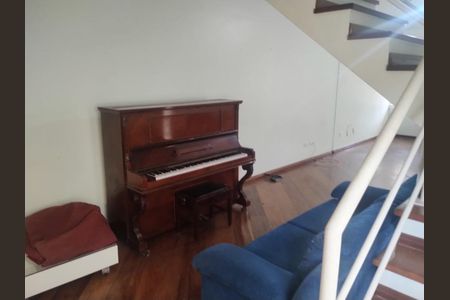 Casa à venda com 3 quartos, 212m² em Vila Mariza Mazzei, São Paulo