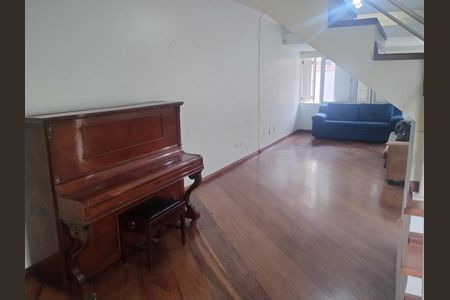 Casa à venda com 3 quartos, 212m² em Vila Mariza Mazzei, São Paulo