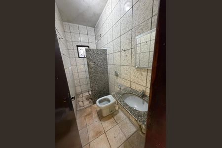 Banheiro de casa para alugar com 3 quartos, 115m² em Santa Mônica, Uberlândia