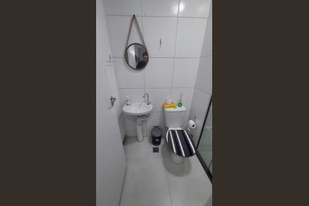 Banheiro de apartamento para alugar com 2 quartos, 42m² em Santo Cristo, Rio de Janeiro