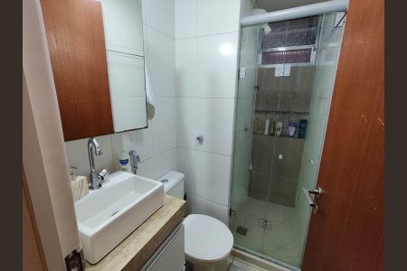 Banheiro social de apartamento à venda com 2 quartos, 60m² em Fátima, Niterói