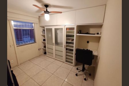 Quarto de apartamento à venda com 2 quartos, 60m² em Fátima, Niterói