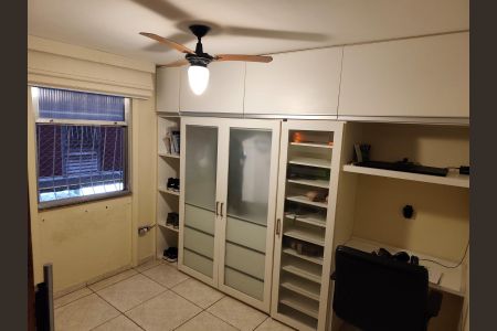 Quarto de apartamento à venda com 2 quartos, 60m² em Fátima, Niterói