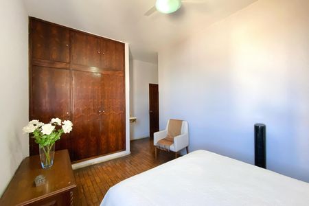 Casa à venda com 280m², 4 quartos e 2 vagas Casa à venda com 280m², 4 quartos e 2 vagasQuarto 4