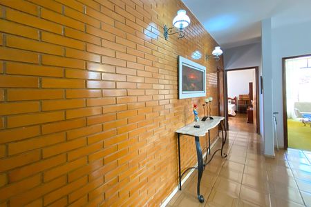Casa à venda com 280m², 4 quartos e 2 vagas Casa à venda com 280m², 4 quartos e 2 vagasCorredor