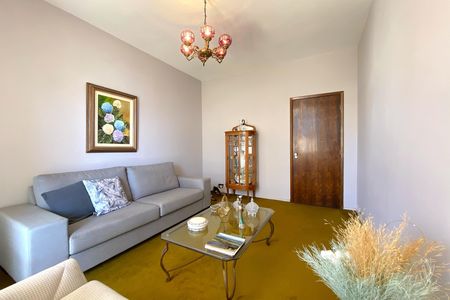 Casa à venda com 280m², 4 quartos e 2 vagas Casa à venda com 280m², 4 quartos e 2 vagasSala