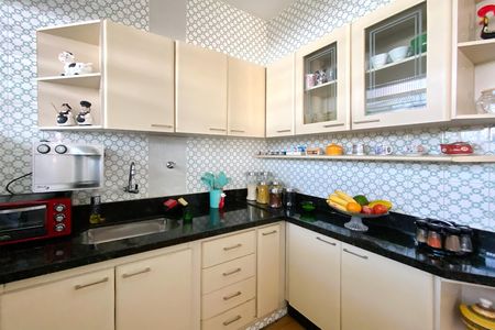Casa à venda com 280m², 4 quartos e 2 vagas Casa à venda com 280m², 4 quartos e 2 vagasCozinha