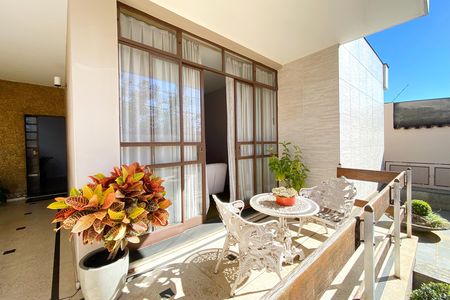 Varanda de casa à venda com 5 quartos, 280m² em Indaiá, Belo Horizonte