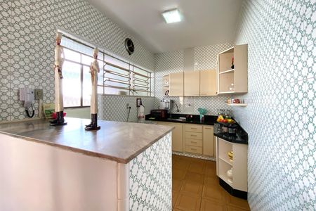 Casa à venda com 280m², 4 quartos e 2 vagas Casa à venda com 280m², 4 quartos e 2 vagasCozinha