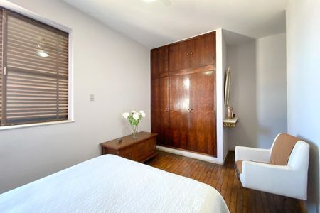 Casa à venda com 280m², 4 quartos e 2 vagas Casa à venda com 280m², 4 quartos e 2 vagasQuarto 4