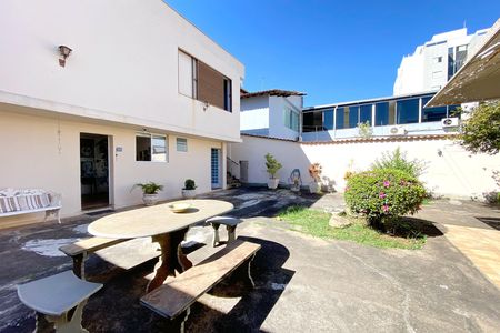 Quintal de casa à venda com 5 quartos, 280m² em Indaiá, Belo Horizonte