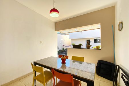 Casa à venda com 280m², 4 quartos e 2 vagas Casa à venda com 280m², 4 quartos e 2 vagasEspaço Gourmet