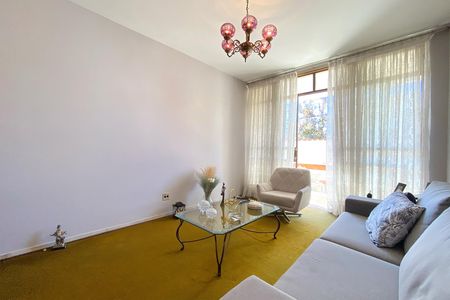 Casa à venda com 280m², 4 quartos e 2 vagas Casa à venda com 280m², 4 quartos e 2 vagasSala