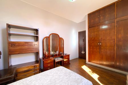 Casa à venda com 280m², 4 quartos e 2 vagas Casa à venda com 280m², 4 quartos e 2 vagasQuarto 1