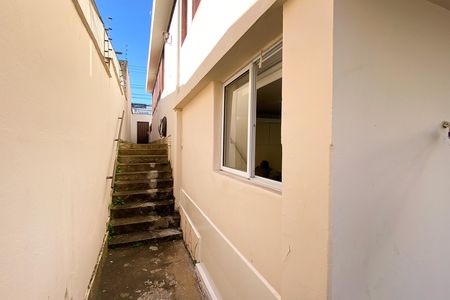 Casa à venda com 280m², 4 quartos e 2 vagas Casa à venda com 280m², 4 quartos e 2 vagasCorredor lateral